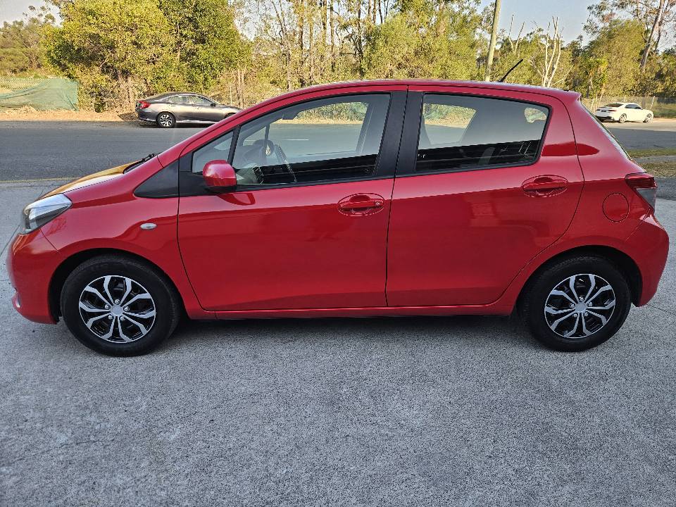 2013 Toyota yaris yr 5 door automatic7.jpg